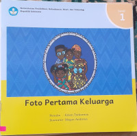 Image of Foto Pertama Keluarga